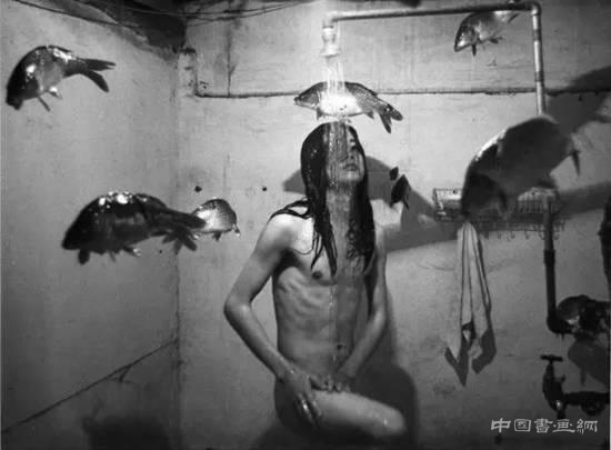 大热的行为艺术如何治愈心灵？