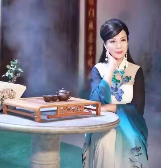 著名收藏艺术家任雅瑄